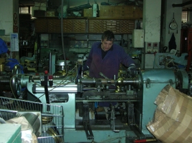 LAVORAZIONI MANUALI E SEMIAUTOMATICI